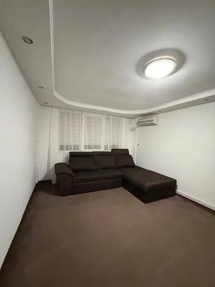 Apartament cu 3 camere decomandat în Drumul Taberei