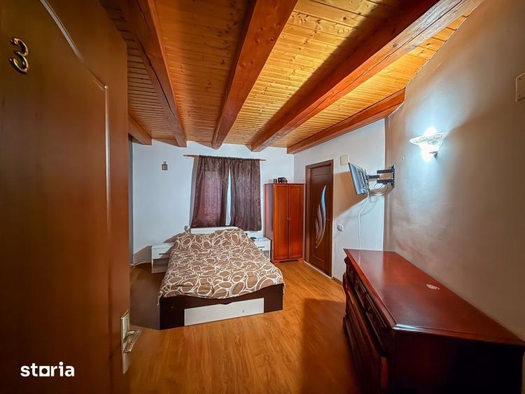 Casă cu 8 camere cu Teren 1318 Mp în Alexandru cel Bun