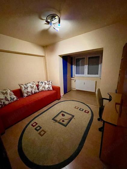 Apartament cu 3 camere decomandat în Aradului
