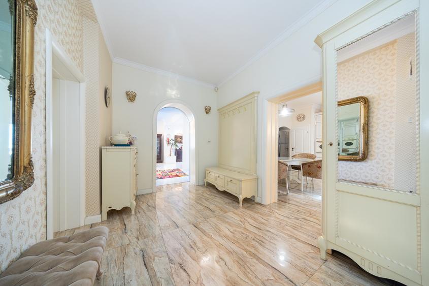 Casă individuală cu 5 camere cu Canalizare în Central