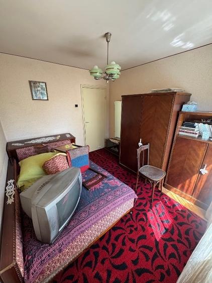 Apartament cu 3 camere semidecomandat, mobilat în Ostroveni