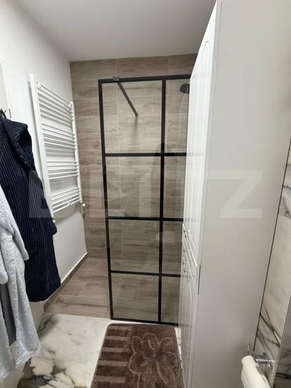 Apartament cu 3 camere semidecomandat, mobilat în Florești