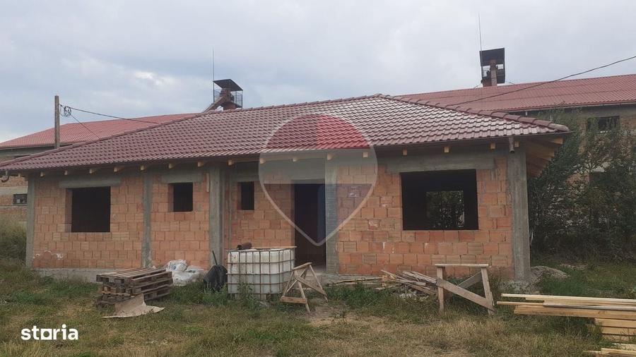 Casă cu 4 camere în Hălchiu