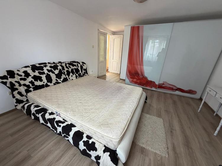 Casă individuală cu 4 camere cu Teren 200 Mp în Cetate