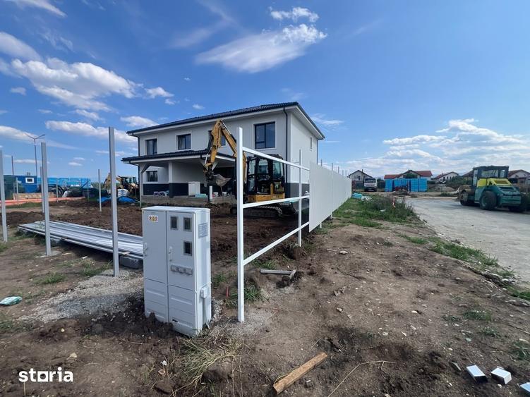 Casă cu 4 camere decomandat cu Teren 300 Mp în Șura Mică