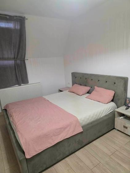 Apartament cu 3 camere semidecomandat, mobilat în Steaua