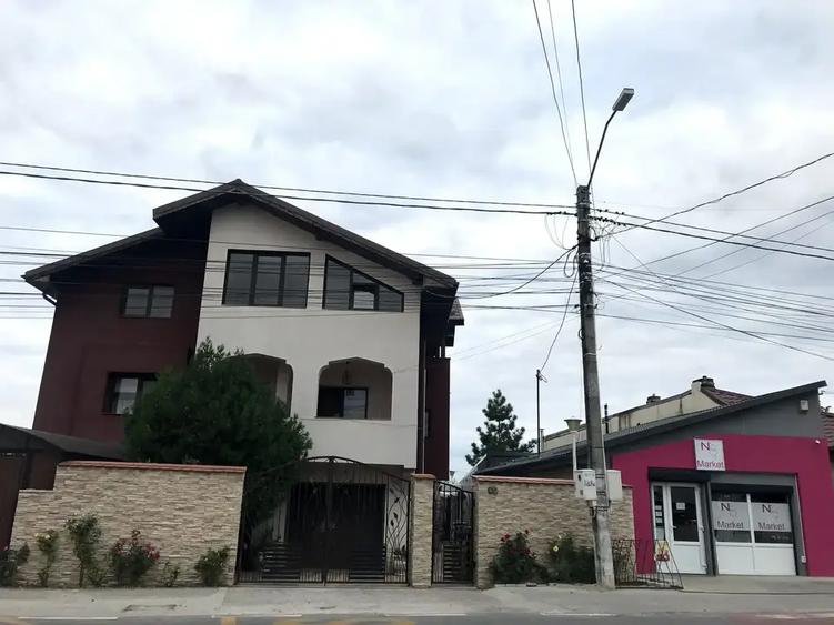 Casă individuală cu 7 camere cu Canalizare în Dărăști-Ilfov