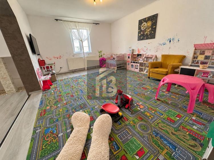 Casă individuală cu 7 camere cu Canalizare în Periș