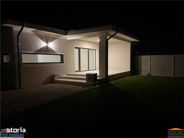 Casă cu 4 camere cu Teren 664 Mp în Zimandu Nou
