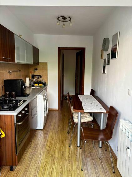 Apartament cu 3 camere decomandat, mobilat în Alexandru Obregia