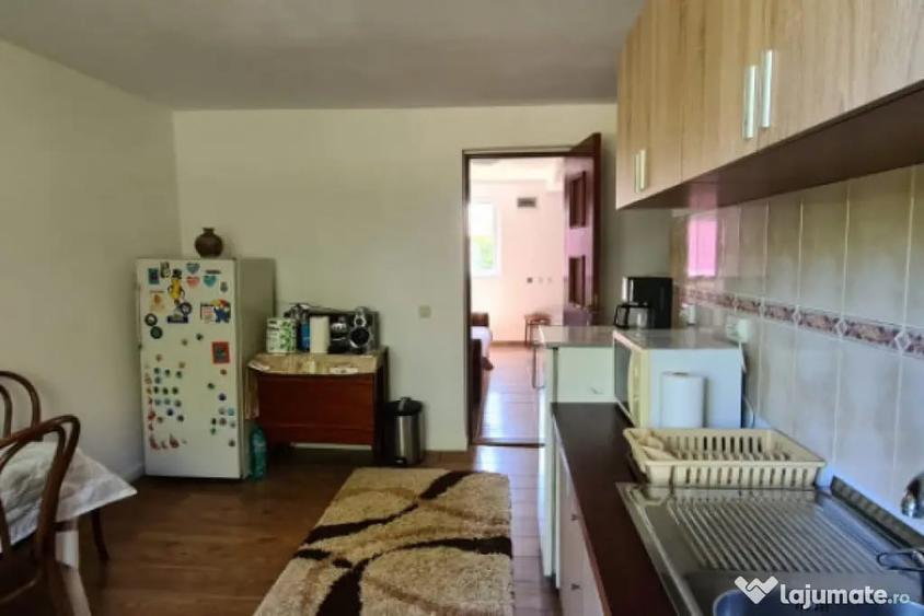 Casă cu 5 camere cu Teren 794 Mp în Livedea