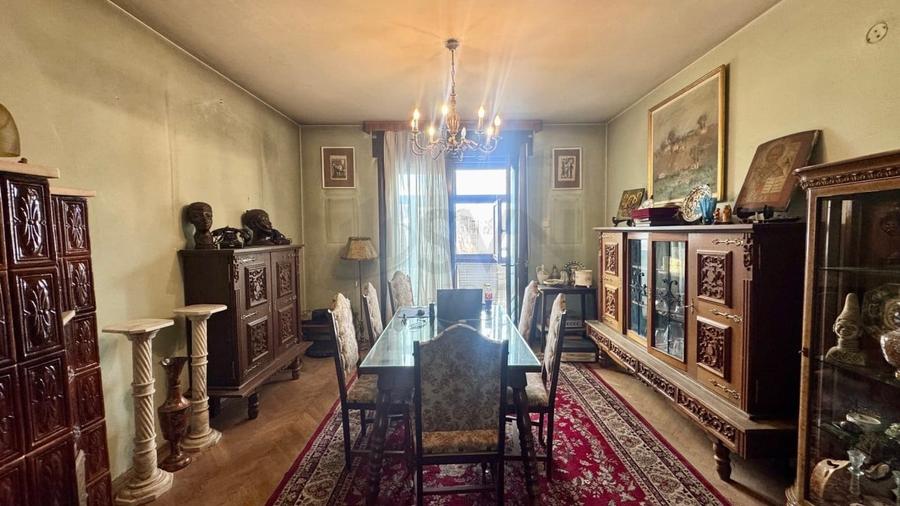 Apartament cu 3 camere decomandat în Calea Victoriei