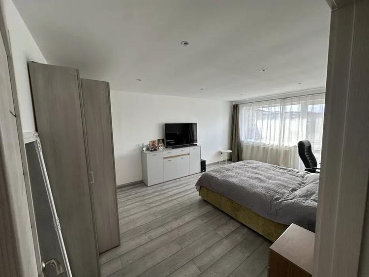 Apartament cu 3 camere semidecomandat, mobilat în Florești — fotografia 1