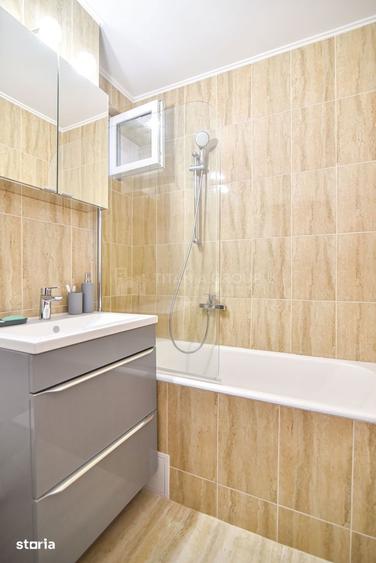 Apartament cu 3 camere semidecomandat, mobilat în Vlahuță
