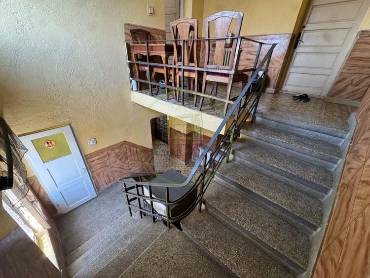 Casă individuală cu 5 camere cu Canalizare în Central