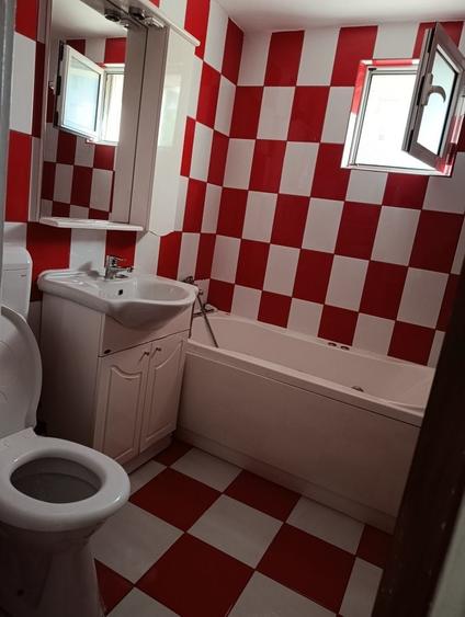 Apartament cu 3 camere semidecomandat în Titan