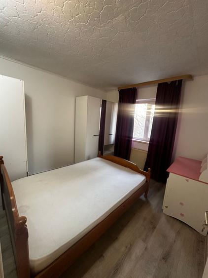 Apartament cu 3 camere semidecomandat, mobilat în Mircea cel Bătrân