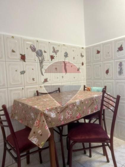Apartament cu 2 camere semidecomandat, mobilat în Boul Roșu