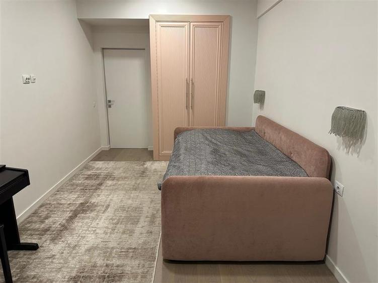 Apartament cu 4 camere decomandat, mobilat în Aeroport