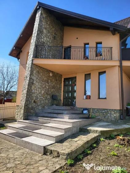 Casă cu 4 camere cu Teren 450 Mp în Central
