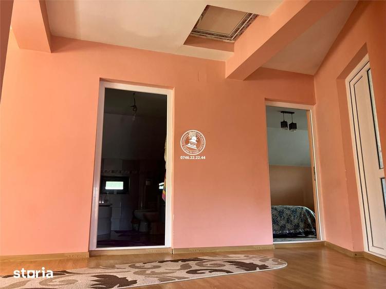Casă cu 8 camere cu Teren 1172 Mp în Holboca