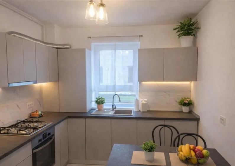 Apartament cu 3 camere decomandat, mobilat în Tractorul