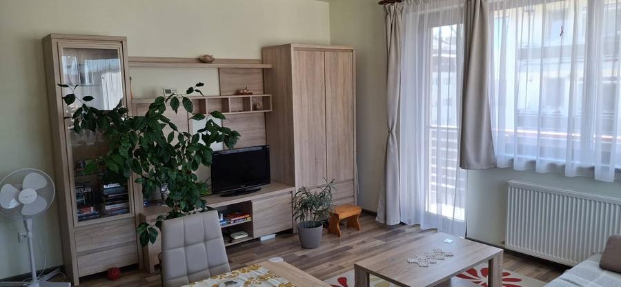Apartament cu 3 camere decomandat în Florești