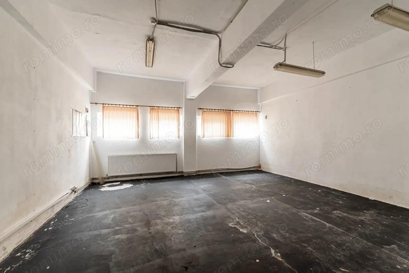 Spațiu comercial, de 1,200 mp, în Central