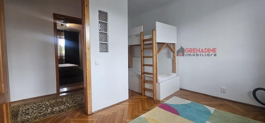 Apartament cu 3 camere decomandat în Bartolomeu