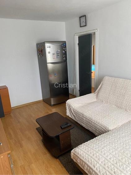 Inchiriez apartament cu 3 camere