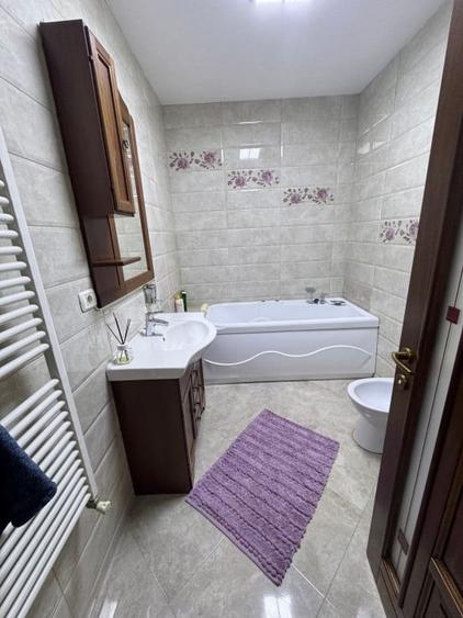 Casă individuală cu 4 camere cu Canalizare în Traian