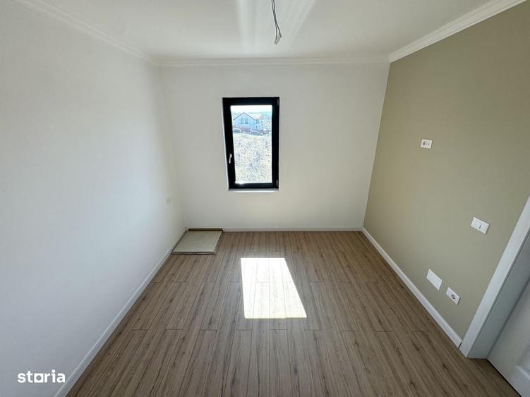 Casă cu 4 camere în Tomești