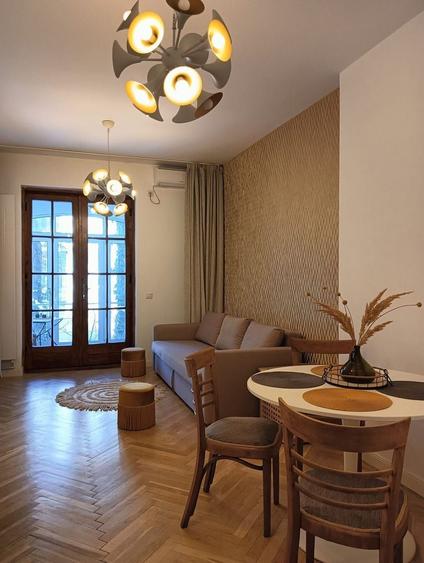 Apartament cu 3 camere decomandat, mobilat în Barbu Văcărescu