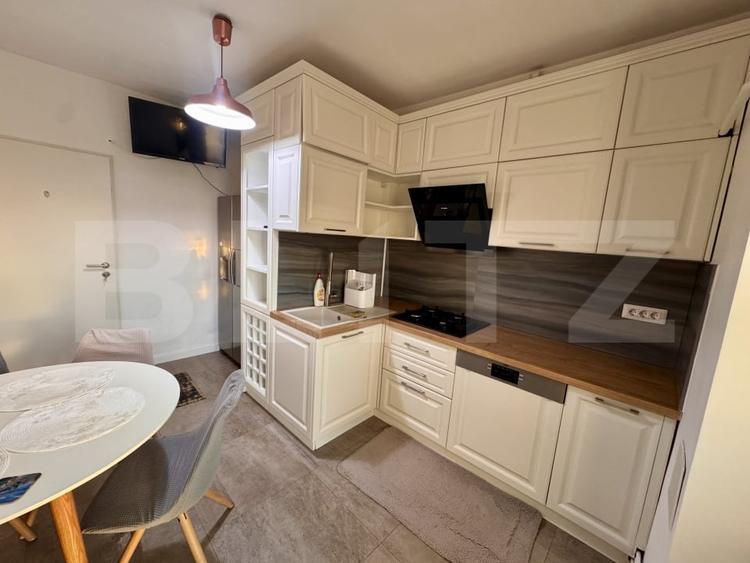 Apartament cu 3 camere decomandat, mobilat în Ultracentral