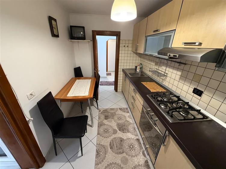 Apartament cu 2 camere decomandat, mobilat în Est