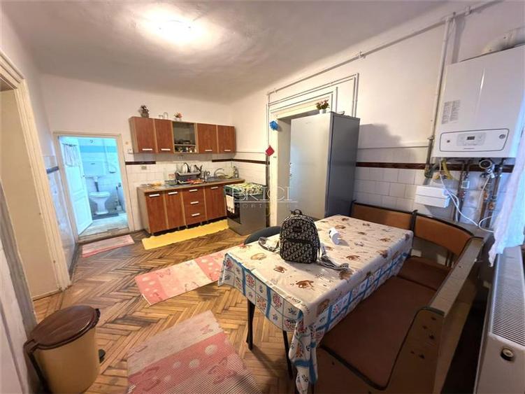 Apartament cu 2 camere semidecomandat în Centrul Istoric