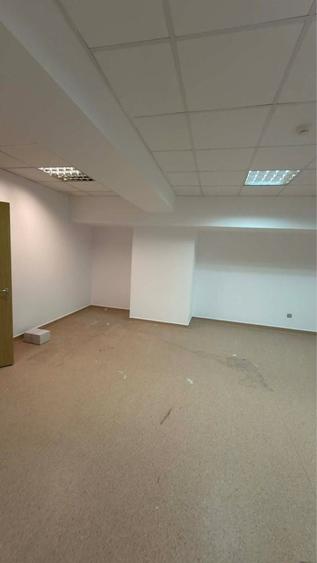 Spațiu comercial, de 50 mp, în Runcu