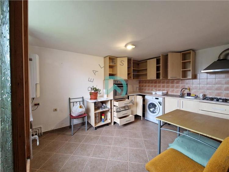 Casă individuală cu 4 camere cu Teren 240 Mp în Noua