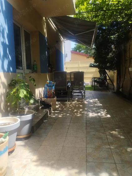 Casă cu 4 camere cu Teren 225 Mp în Splaiul Unirii