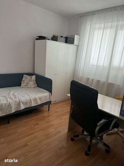 Apartament cu 4 camere în Micro 17