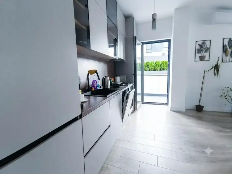 Apartament cu 3 camere decomandat, mobilat în Iancu Nicolae