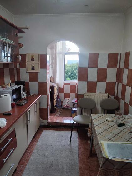 Apartament cu 3 camere decomandat în Est