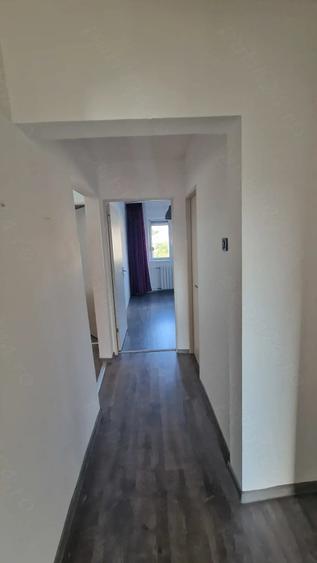 Apartament cu 3 camere decomandat în Girocului
