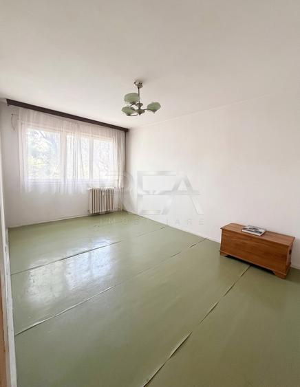 Apartament cu 3 camere semidecomandat în Apusului