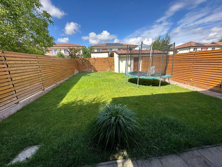 Duplex cu 5 camere cu Canalizare în Aradului