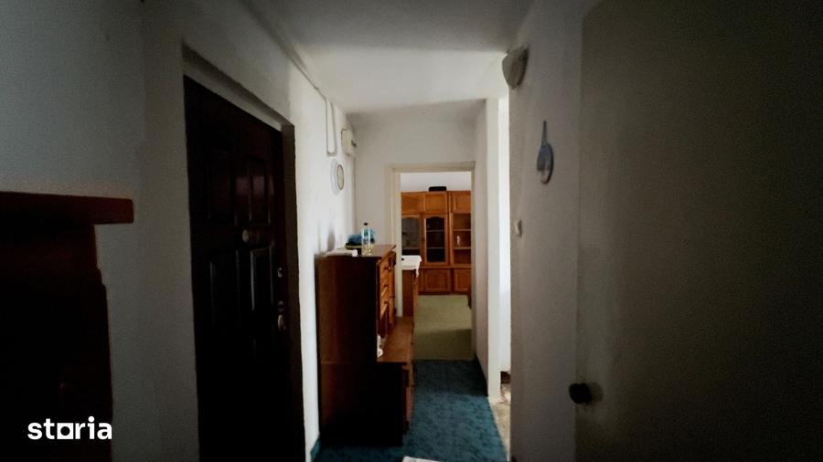 Apartament cu 2 camere decomandat în Petros