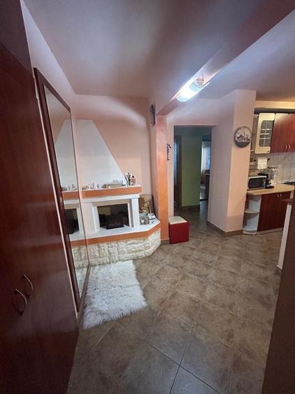 Apartament cu 3 camere decomandat în Iosia