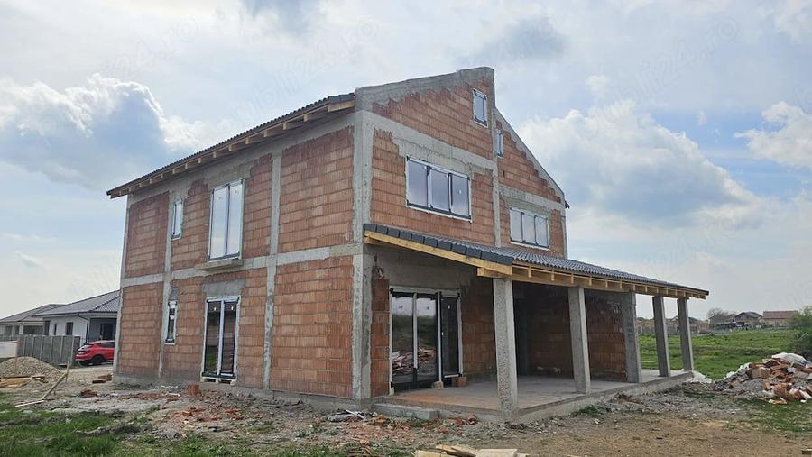 Casă cu 5 camere cu Teren 300 Mp în Sânandrei