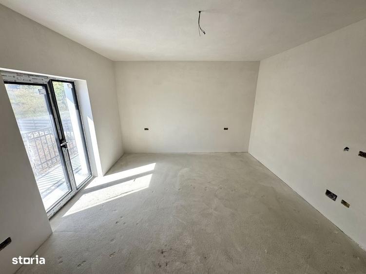 Casă cu 4 camere în Bucium