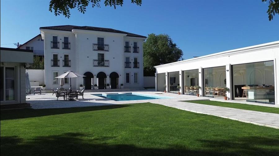 Casă individuală cu 6 camere cu Piscina în Sfântu Ilie